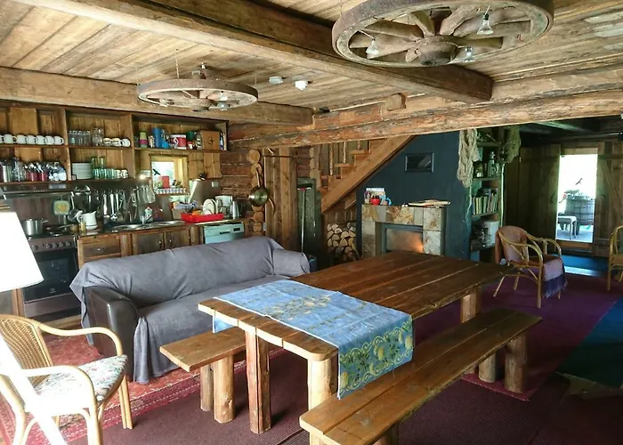 Marknatalu Puhkemajad بارنو